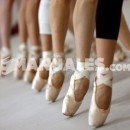 Cómo coser las cintas a las zapatillas de puntas de ballet